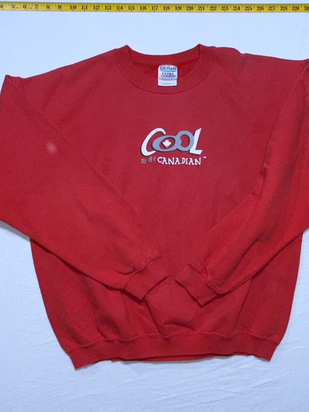 Gildan Red "Cool to be Canadian" Crewneck Sweatshirt vintage